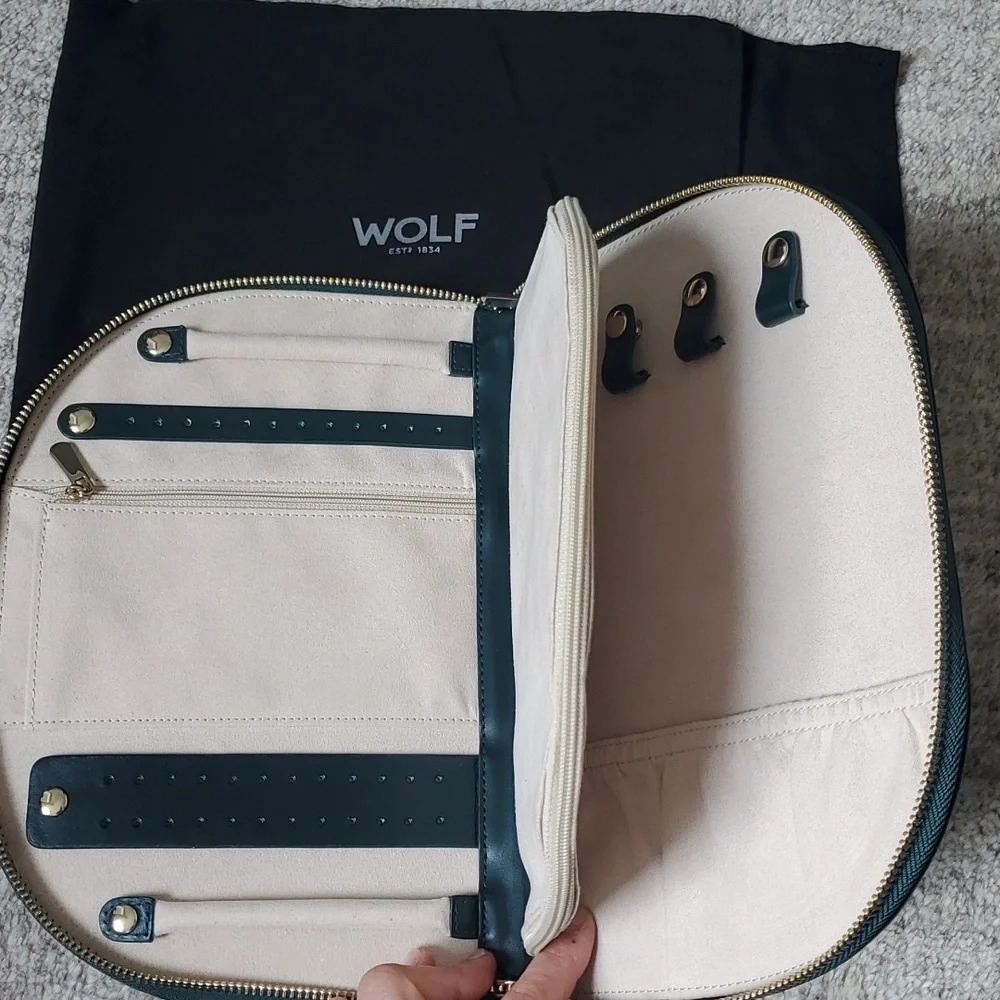 Brand new Wolf emerald green velvet jewelry organizer! Handheld mirror included! - Picture 3 of 10